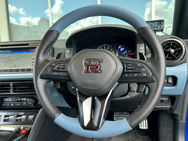 ＧＴ－Ｒ プレミアムエディション　ＭＹ２５　室内展示　内装ブルーヘブン　ＳＲＳサイドカーテンエアバック　プライバシーガラス　ＢＯＳＥサウンド　ドラレコ前後　ＧＰＳレーダ　純正ナビ　アップルカープレイ　２０インチＡＷ　チタン合金マフラー（5枚目）