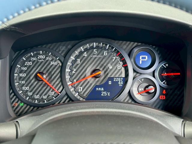 ＧＴ－Ｒ プレミアムエディション　ＭＹ２５　室内展示　内装ブルーヘブン　ＳＲＳサイドカーテンエアバック　プライバシーガラス　ＢＯＳＥサウンド　ドラレコ前後　ＧＰＳレーダ　純正ナビ　アップルカープレイ　２０インチＡＷ　チタン合金マフラー（9枚目）