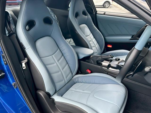 ＧＴ－Ｒ プレミアムエディション　ＭＹ２５　室内展示　内装ブルーヘブン　ＳＲＳサイドカーテンエアバック　プライバシーガラス　ＢＯＳＥサウンド　ドラレコ前後　ＧＰＳレーダ　純正ナビ　アップルカープレイ　２０インチＡＷ　チタン合金マフラー（22枚目）