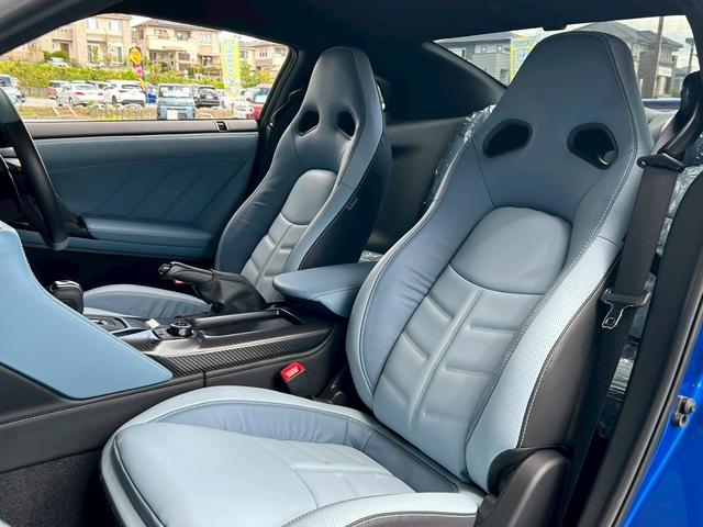 ＧＴ－Ｒ プレミアムエディション　ＭＹ２５　室内展示　内装ブルーヘブン　ＳＲＳサイドカーテンエアバック　プライバシーガラス　ＢＯＳＥサウンド　ドラレコ前後　ＧＰＳレーダ　純正ナビ　アップルカープレイ　２０インチＡＷ　チタン合金マフラー（24枚目）