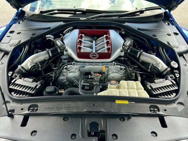 ＧＴ－Ｒ プレミアムエディション　ＭＹ２５　室内展示　内装ブルーヘブン　ＳＲＳサイドカーテンエアバック　プライバシーガラス　ＢＯＳＥサウンド　ドラレコ前後　ＧＰＳレーダ　純正ナビ　アップルカープレイ　２０インチＡＷ　チタン合金マフラー（32枚目）