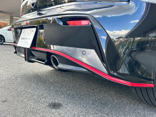 フェアレディＺ ニスモ　ＭＹ２５　ＲＥＣＡＲＯシート　ドラレコ前後　ＥＴＣ２．０　　ＢＯＳＥサウンド　ＯＰセキュリティ　ＮＩＳＭＯエアロ　　純正ナビ　純正レイズ製１９型ＡＷ　　バックビュー　パドルシフト　フルセグ　衝突軽減（23枚目）