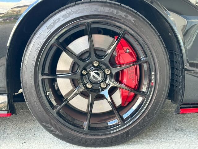 フェアレディＺ ニスモ　ＭＹ２５　ＲＥＣＡＲＯシート　ドラレコ前後　ＥＴＣ２．０　　ＢＯＳＥサウンド　ＯＰセキュリティ　ＮＩＳＭＯエアロ　　純正ナビ　純正レイズ製１９型ＡＷ　　バックビュー　パドルシフト　フルセグ　衝突軽減（26枚目）