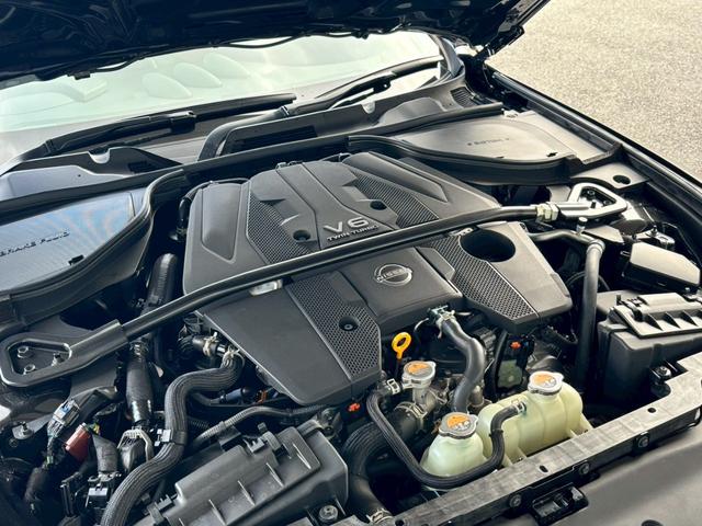 フェアレディＺ ニスモ　ＭＹ２５　ＲＥＣＡＲＯシート　ドラレコ前後　ＥＴＣ２．０　　ＢＯＳＥサウンド　ＯＰセキュリティ　ＮＩＳＭＯエアロ　　純正ナビ　純正レイズ製１９型ＡＷ　　バックビュー　パドルシフト　フルセグ　衝突軽減（27枚目）