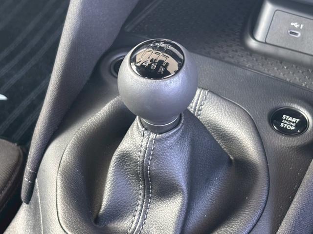 フェアレディＺ バージョンＳ　６速ＭＴ　ＮＣナビ　ドラレコ　ＧＰＳレーダ　フルセグＴＶ　レイズ製１９インチ純正ＡＷ　バックカメラ　ＬＥＤヘッドライト　踏み間違い防止　ＥＴＣ２．０　フルセグＴＶ（12枚目）