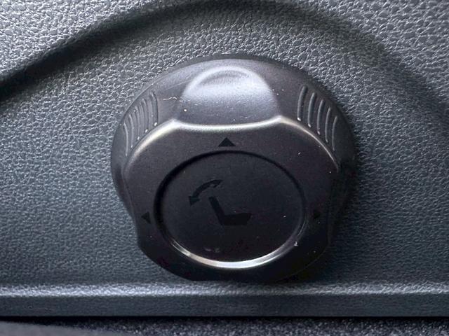 ＧＴ－Ｒ プレミアムエディション　ＭＹ２５　最終モデル　室内展示　ＯＰ本革シートファッショナブルインテリア　ＢＯＳＥサウンド　ＳＲＳサイドカーテンエアバック　プライバシーガラス　純正ナビフルセグＴＶ　フジツボ製チタン合金製マフラ（18枚目）