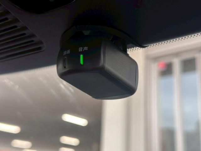 フェアレディＺ バージョンＳＴ　ＭＹ２５　９速ＡＴ　ＮＩＳＭＯマフラ　ドラレコ前後　ＯＰセキュリティ　キッキングプレート　トノカバー　ＢＯＳＥサウンド　１９インチＡＷ　シートヒータ　パワーシート　ＮＣナビ　フルセグＴＶ　バックカメラ（9枚目）