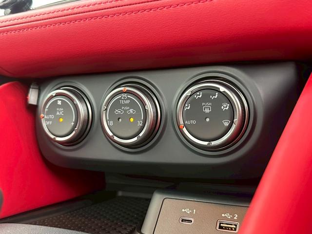 フェアレディＺ バージョンＳＴ　ＭＹ２５　９速ＡＴ　ＮＩＳＭＯマフラ　ドラレコ前後　ＯＰセキュリティ　キッキングプレート　トノカバー　ＢＯＳＥサウンド　１９インチＡＷ　シートヒータ　パワーシート　ＮＣナビ　フルセグＴＶ　バックカメラ（11枚目）