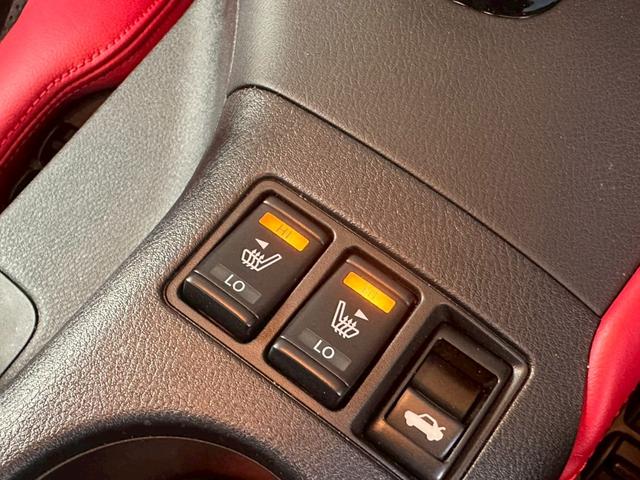 フェアレディＺ バージョンＳＴ　ＭＹ２５　９速ＡＴ　ＮＩＳＭＯマフラ　ドラレコ前後　ＯＰセキュリティ　キッキングプレート　トノカバー　ＢＯＳＥサウンド　１９インチＡＷ　シートヒータ　パワーシート　ＮＣナビ　フルセグＴＶ　バックカメラ（12枚目）