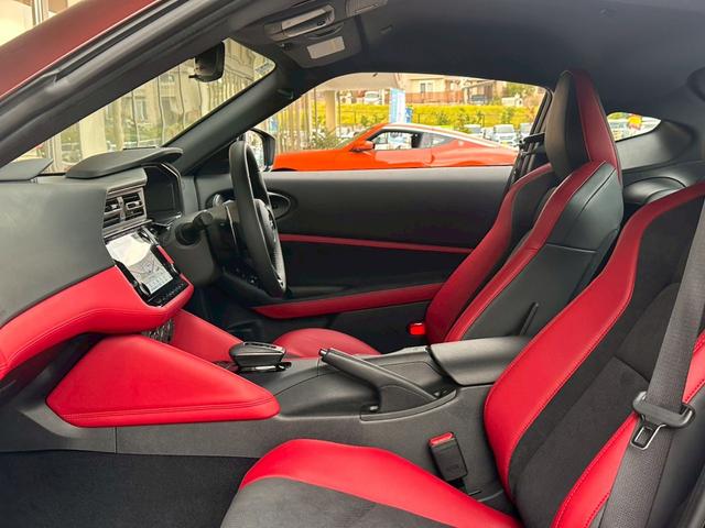 フェアレディＺ バージョンＳＴ　ＭＹ２５　９速ＡＴ　ＮＩＳＭＯマフラ　ドラレコ前後　ＯＰセキュリティ　キッキングプレート　トノカバー　ＢＯＳＥサウンド　１９インチＡＷ　シートヒータ　パワーシート　ＮＣナビ　フルセグＴＶ　バックカメラ（23枚目）