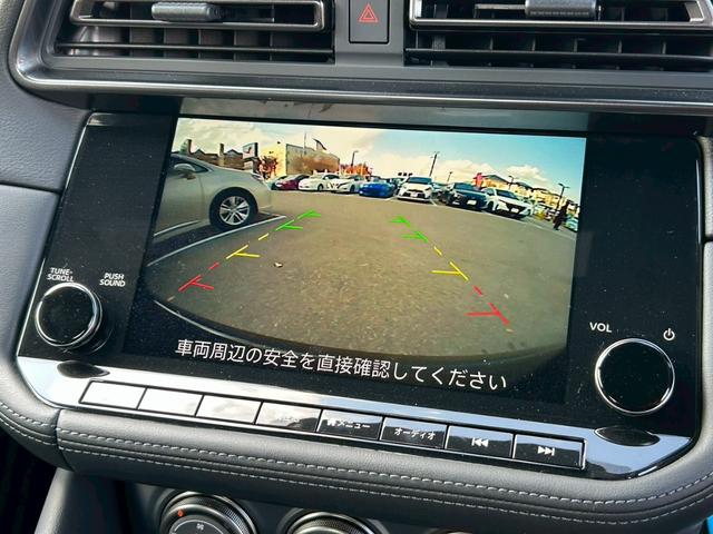 フェアレディＺ バージョンＳＴ　ＭＹ２４　９速ＡＴ　ＮＩＳＭＯマフラ　ドラレコ前後　ＯＰセキュリティ　キッキングプレート　トノカバー　ラゲッジカーペット　ＢＯＳＥサウンド　１９インチＡＷ　シートヒータ　パワーシート　ナビ　Ｂカメラ（7枚目）