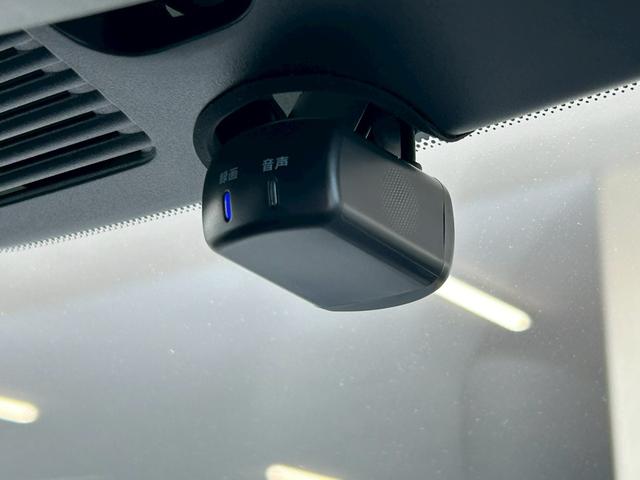 フェアレディＺ バージョンＳＴ　ＭＹ２４　９速ＡＴ　ＮＩＳＭＯマフラ　ドラレコ前後　ＯＰセキュリティ　キッキングプレート　トノカバー　ラゲッジカーペット　ＢＯＳＥサウンド　１９インチＡＷ　シートヒータ　パワーシート　ナビ　Ｂカメラ（8枚目）