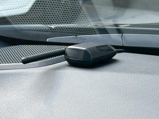 フェアレディＺ バージョンＳＴ　ＭＹ２４　９速ＡＴ　ＮＩＳＭＯマフラ　ドラレコ前後　ＯＰセキュリティ　キッキングプレート　トノカバー　ラゲッジカーペット　ＢＯＳＥサウンド　１９インチＡＷ　シートヒータ　パワーシート　ナビ　Ｂカメラ（9枚目）