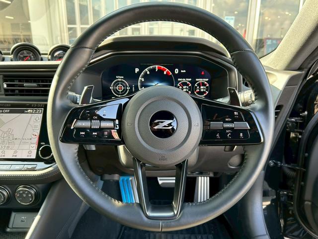 フェアレディＺ バージョンＳＴ　ＭＹ２４　９速ＡＴ　ＮＩＳＭＯマフラ　ドラレコ前後　ＯＰセキュリティ　キッキングプレート　トノカバー　ラゲッジカーペット　ＢＯＳＥサウンド　１９インチＡＷ　シートヒータ　パワーシート　ナビ　Ｂカメラ（12枚目）