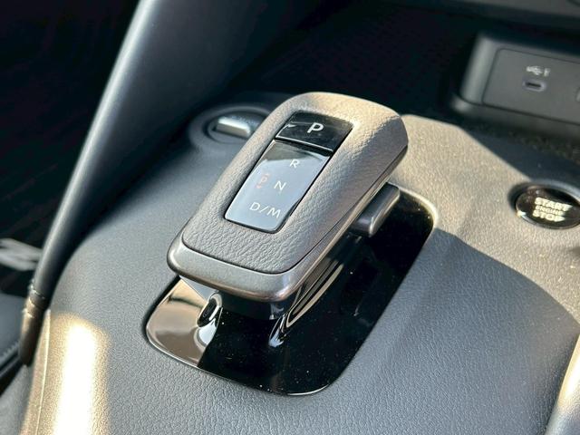 フェアレディＺ バージョンＳＴ　ＭＹ２４　９速ＡＴ　ＮＩＳＭＯマフラ　ドラレコ前後　ＯＰセキュリティ　キッキングプレート　トノカバー　ラゲッジカーペット　ＢＯＳＥサウンド　１９インチＡＷ　シートヒータ　パワーシート　ナビ　Ｂカメラ（18枚目）