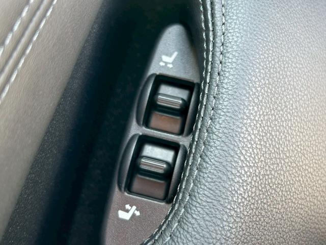 フェアレディＺ バージョンＳＴ　ＭＹ２４　９速ＡＴ　ＮＩＳＭＯマフラ　ドラレコ前後　ＯＰセキュリティ　キッキングプレート　トノカバー　ラゲッジカーペット　ＢＯＳＥサウンド　１９インチＡＷ　シートヒータ　パワーシート　ナビ　Ｂカメラ（20枚目）