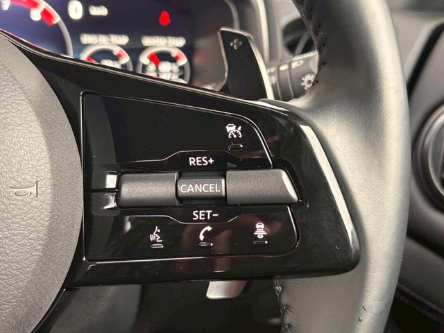 �u�A�_�N�e�B�u�N���[�Y�R���g���[���v�a�ؑ��s�ƁA�����Ԃ̏��q���s�̂Q�̃V�[���ŁA�A�N�Z���A�u���[�L�A�̂��ׂĂ��V�X�e���������Ő��䂵�A�h���C�o�[�̕��S���y�����܂��B