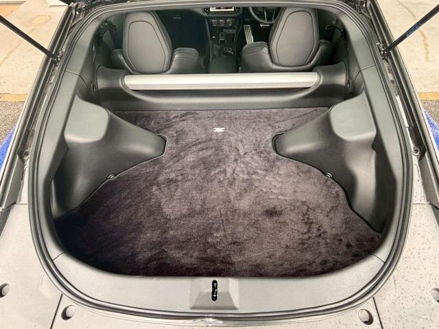 ���i�̂���������ʋ΁A���}���ɏ\���ȉ׎��X�y�[�X���m�ۂ��Ă���܂��B