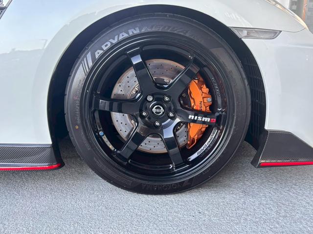 ＧＴ－Ｒ ニスモ　後期型　室内展示　ＮＩＳＭＯスポリセ　専用レカロシート　フジツボ製チタンマフラ　ＢＯＳＥサウンド　サッチャム盗難防止　アドバンネオバタイヤ　ＬＥＤヘッドライト　ＮＩＳＭＯフロアマット　カーボンウィング（29枚目）