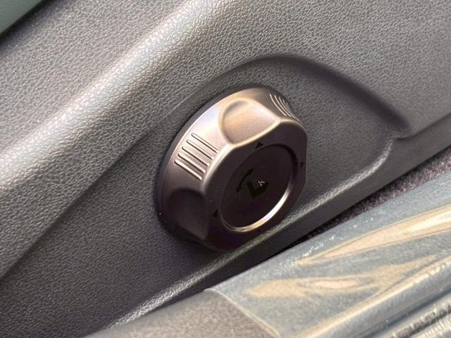 �p���[�V�[�g�B�X�C�b�`�𑀍삷�邱�Ƃœd�C���[�^�[���O��X���C�h����ʂ̍����A�w������̌X���𒲐����Ă���܂��B