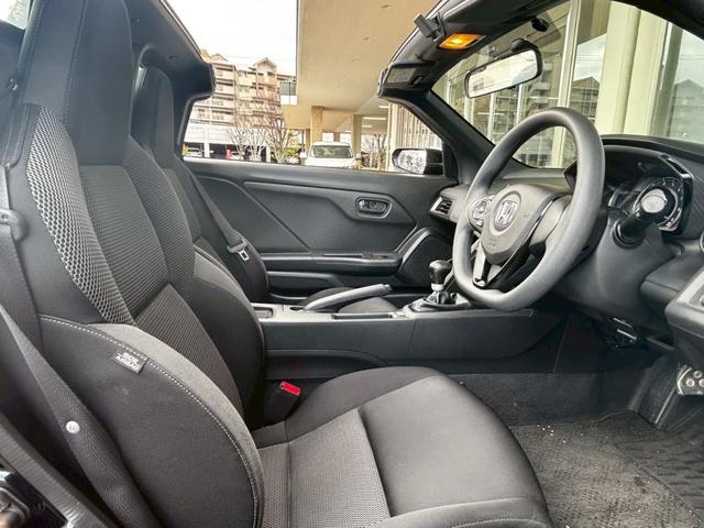 �V�[�g���Y��ȏ�Ԃ�ۂ��Ă��܂��B