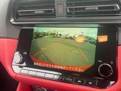 バックビューモニターはステアリングの操舵角に合わせてアシストラインで進行方向を示してくれます。パーキングも安心です。 5