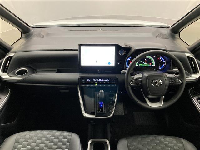 ヴォクシー ハイブリッドS-Z DVD再生 ミュージックプレイヤー接続可 後席モニター バックカメラ 衝突被害軽減システム ETC 両側電動スライド LEDヘッドランプ 乗車定員7人 3列シート ワンオーナー(3枚目)