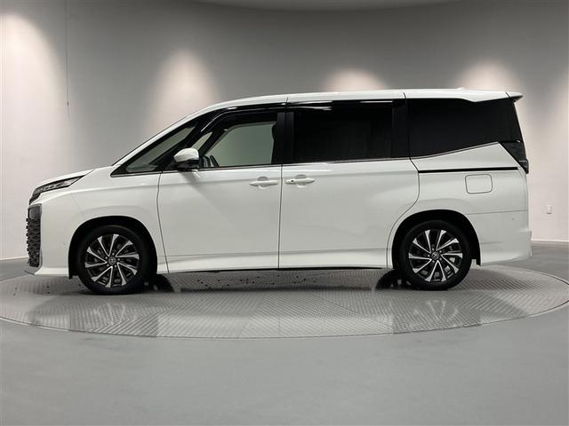 ヴォクシー ハイブリッドS-Z DVD再生 ミュージックプレイヤー接続可 後席モニター バックカメラ 衝突被害軽減システム ETC 両側電動スライド LEDヘッドランプ 乗車定員7人 3列シート ワンオーナー(4枚目)