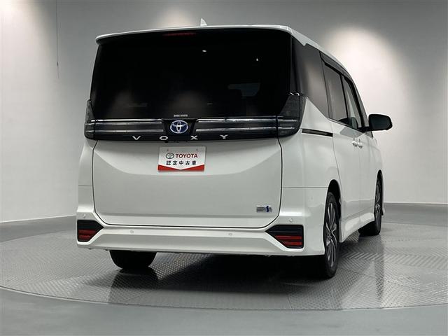 ヴォクシー ハイブリッドS-Z DVD再生 ミュージックプレイヤー接続可 後席モニター バックカメラ 衝突被害軽減システム ETC 両側電動スライド LEDヘッドランプ 乗車定員7人 3列シート ワンオーナー(5枚目)