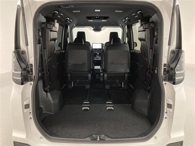 ヴォクシー ハイブリッドS-Z DVD再生 ミュージックプレイヤー接続可 後席モニター バックカメラ 衝突被害軽減システム ETC 両側電動スライド LEDヘッドランプ 乗車定員7人 3列シート ワンオーナー(7枚目)