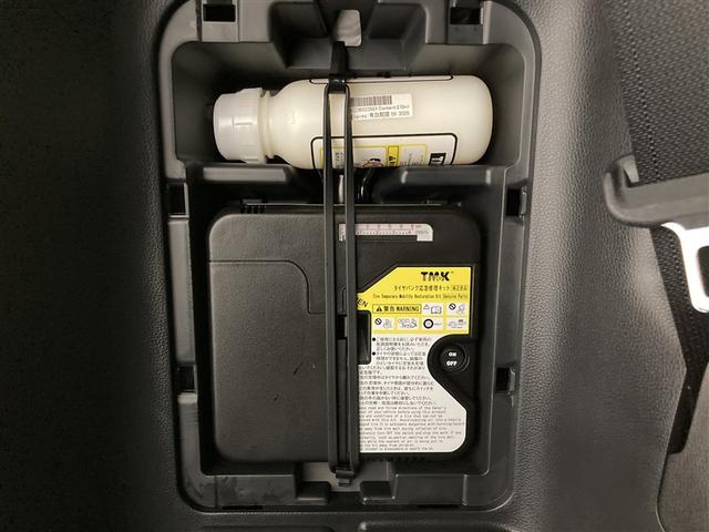 ヴォクシー ハイブリッドS-Z DVD再生 ミュージックプレイヤー接続可 後席モニター バックカメラ 衝突被害軽減システム ETC 両側電動スライド LEDヘッドランプ 乗車定員7人 3列シート ワンオーナー(8枚目)