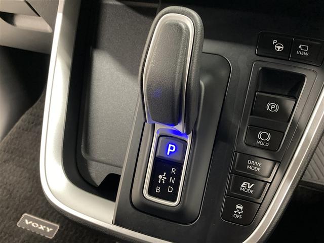 ヴォクシー ハイブリッドS-Z DVD再生 ミュージックプレイヤー接続可 後席モニター バックカメラ 衝突被害軽減システム ETC 両側電動スライド LEDヘッドランプ 乗車定員7人 3列シート ワンオーナー(24枚目)