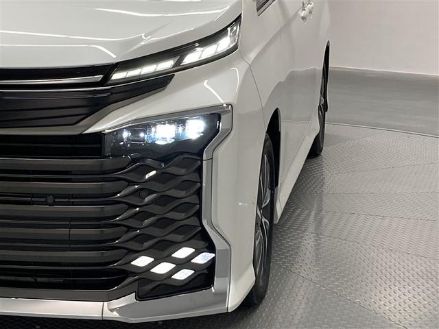 ヴォクシー ハイブリッドS-Z DVD再生 ミュージックプレイヤー接続可 後席モニター バックカメラ 衝突被害軽減システム ETC 両側電動スライド LEDヘッドランプ 乗車定員7人 3列シート ワンオーナー(33枚目)