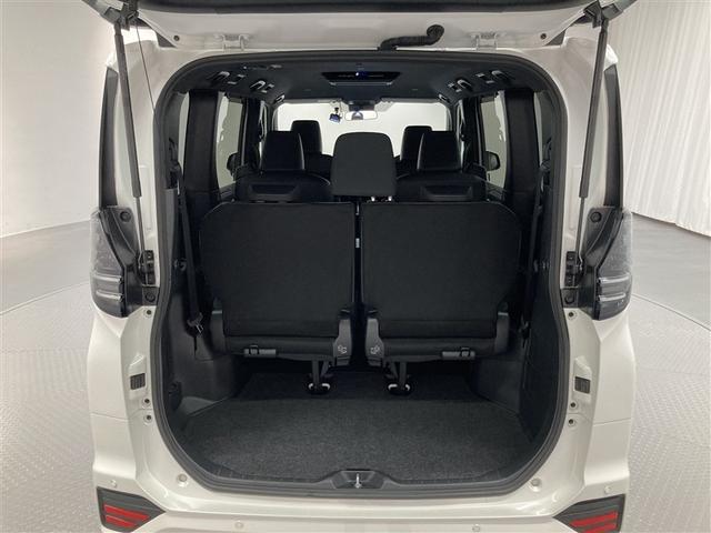 ヴォクシー Ｓ－Ｚ　ＤＶＤ再生　ミュージックプレイヤー接続可　後席モニター　バックカメラ　衝突被害軽減システム　ＥＴＣ　両側電動スライド　ＬＥＤヘッドランプ　乗車定員７人　３列シート　ワンオーナー（7枚目）