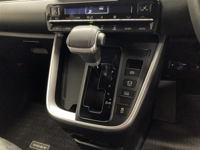 ヴォクシー Ｓ－Ｚ　ＤＶＤ再生　ミュージックプレイヤー接続可　後席モニター　バックカメラ　衝突被害軽減システム　ＥＴＣ　両側電動スライド　ＬＥＤヘッドランプ　乗車定員７人　３列シート　ワンオーナー（25枚目）