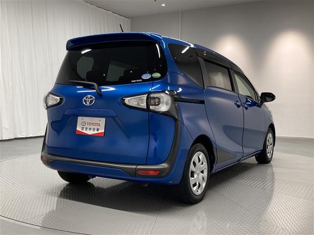 シエンタ Ｇ　フルセグ　メモリーナビ　ＤＶＤ再生　ミュージックプレイヤー接続可　バックカメラ　衝突被害軽減システム　ＥＴＣ　両側電動スライド　ウオークスルー　乗車定員７人　３列シート　ワンオーナー（6枚目）