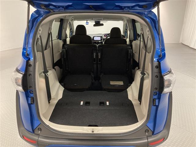 シエンタ Ｇ　フルセグ　メモリーナビ　ＤＶＤ再生　ミュージックプレイヤー接続可　バックカメラ　衝突被害軽減システム　ＥＴＣ　両側電動スライド　ウオークスルー　乗車定員７人　３列シート　ワンオーナー（9枚目）