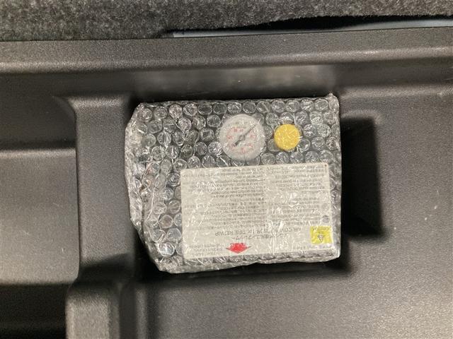 シエンタ Ｇ　フルセグ　メモリーナビ　ＤＶＤ再生　ミュージックプレイヤー接続可　バックカメラ　衝突被害軽減システム　ＥＴＣ　両側電動スライド　ウオークスルー　乗車定員７人　３列シート　ワンオーナー（10枚目）