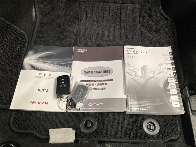 シエンタ Ｇ　フルセグ　メモリーナビ　ＤＶＤ再生　ミュージックプレイヤー接続可　バックカメラ　衝突被害軽減システム　ＥＴＣ　両側電動スライド　ウオークスルー　乗車定員７人　３列シート　ワンオーナー（30枚目）