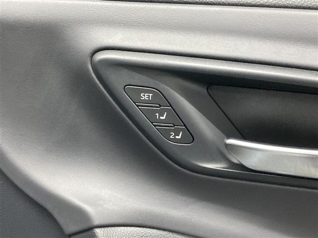 クラウンクロスオーバー ＲＳアドバンスド　革シート　サンルーフ　４ＷＤ　ミュージックプレイヤー接続可　バックカメラ　衝突被害軽減システム　ＥＴＣ　ドラレコ　ＬＥＤヘッドランプ　ワンオーナー（13枚目）