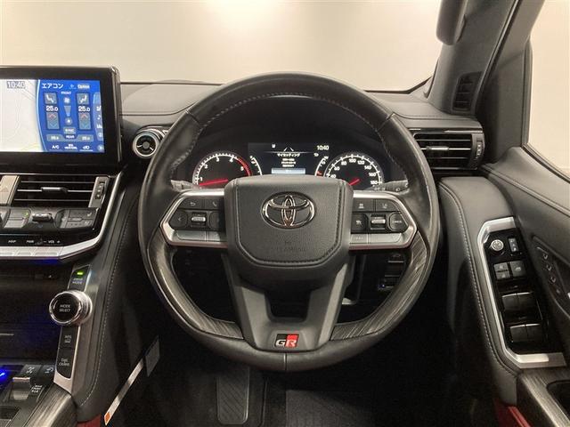 ランドクルーザー ＧＲスポーツ　革シート　サンルーフ　４ＷＤ　ＤＶＤ再生　ミュージックプレイヤー接続可　バックカメラ　衝突被害軽減システム　ＥＴＣ　ＬＥＤヘッドランプ　ワンオーナー　ディーゼル（17枚目）