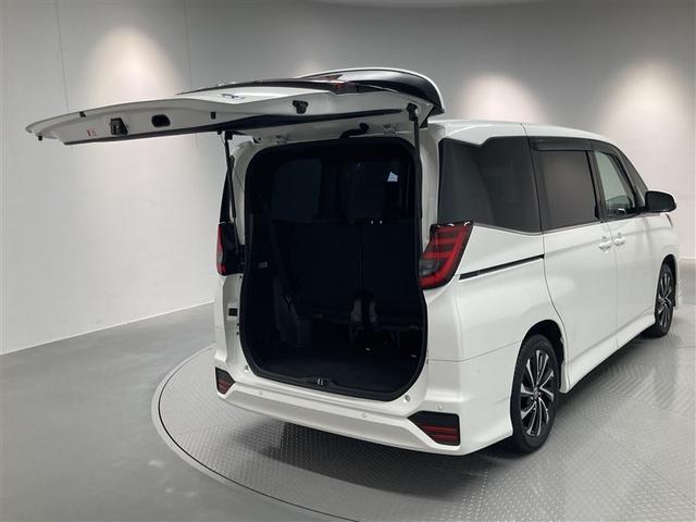 ノア ハイブリッドＳ－Ｚ　ＤＶＤ再生　ミュージックプレイヤー接続可　後席モニター　バックカメラ　衝突被害軽減システム　ＥＴＣ　両側電動スライド　ＬＥＤヘッドランプ　乗車定員７人　３列シート　ワンオーナー（7枚目）