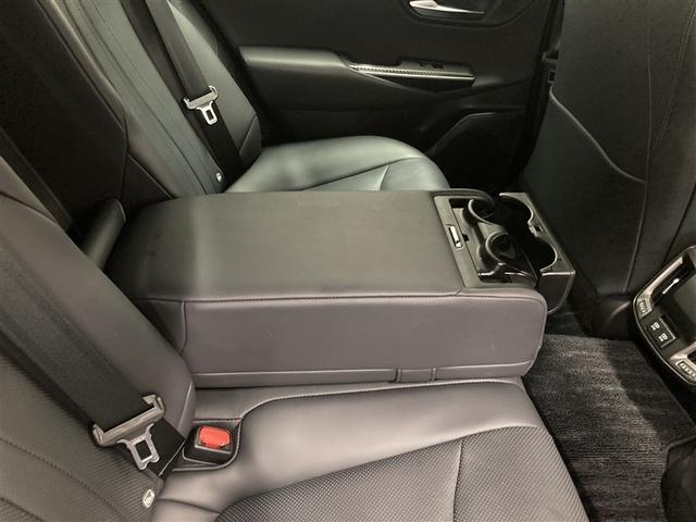 クラウンハイブリッド ＲＳアドバンス　革シート　サンルーフ　ＤＶＤ再生　ミュージックプレイヤー接続可　バックカメラ　衝突被害軽減システム　ＥＴＣ　ＬＥＤヘッドランプ（16枚目）