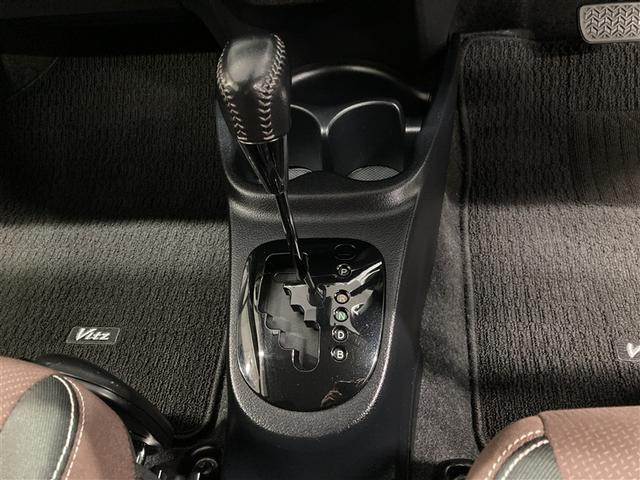 ヴィッツ ハイブリッドＵ　フルセグ　メモリーナビ　ＤＶＤ再生　ミュージックプレイヤー接続可　バックカメラ　衝突被害軽減システム　ＥＴＣ（25枚目）