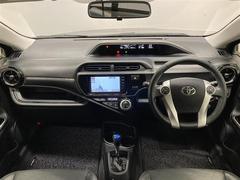 シンプルながら機能性あふれる運転席周りです。使いやすいスイッチ類の配置によりとても運転しやすいですよ。 2