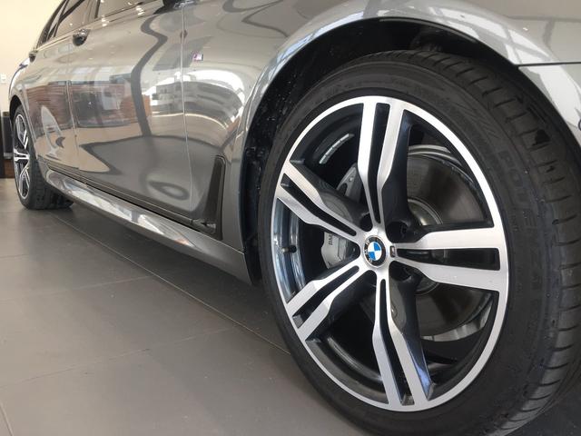 740i Mスポーツ マゼラングレー ブラックレザーシート ガラスサンルーフ ディスプレイキー ヘッドアップディスプレイ 20インチアルミホイール ソフトクローズドア フルセグTV アクティブクルーズコントロール(20枚目)