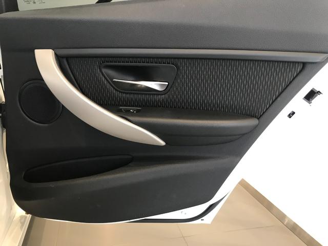 320d ワンオーナー LEDヘッドライト バックカメラ(PDC機能付き) ETC車載器 リアウインドウフィルム施工済み コンフォートアクセス アクティブクルーズコントロール メモリー機能付きパワーシート(56枚目)