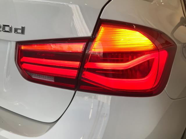320d ワンオーナー LEDヘッドライト バックカメラ(PDC機能付き) ETC車載器 リアウインドウフィルム施工済み コンフォートアクセス アクティブクルーズコントロール メモリー機能付きパワーシート(66枚目)