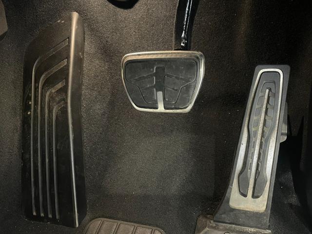 ミッドナイトエディション アンビエントライト 自社下取車 専用20インチアルミホイール コニャックレザーシート 全周囲カメラ 純正HDDナビ アクティブクルーズコントロール フルセグ地デジ 衝突被害軽減ブレーキ(20枚目)