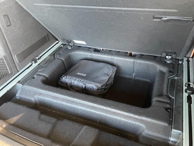 ミッドナイトエディション アンビエントライト 自社下取車 専用20インチアルミホイール コニャックレザーシート 全周囲カメラ 純正HDDナビ アクティブクルーズコントロール フルセグ地デジ 衝突被害軽減ブレーキ(43枚目)